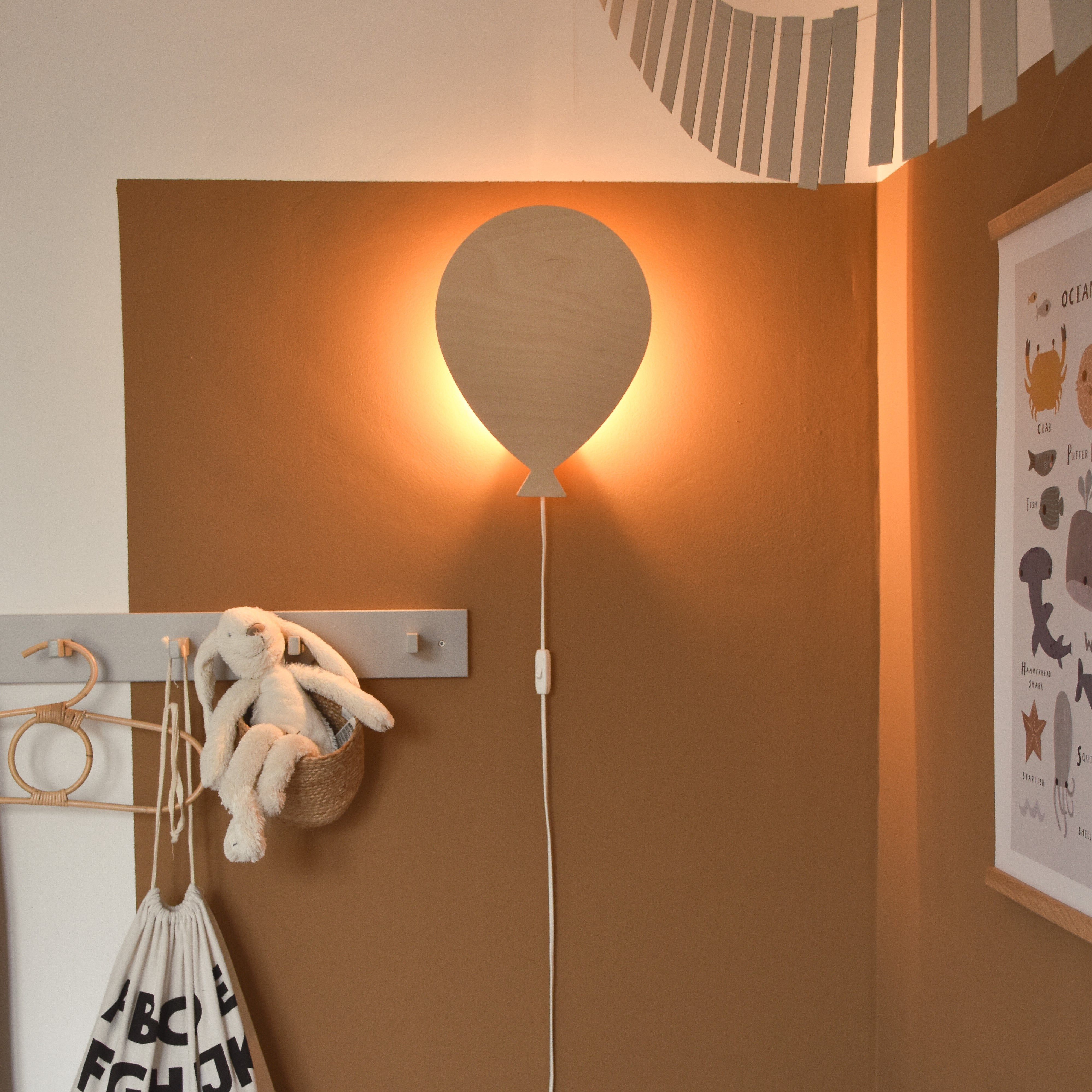 Houten wandlamp kinderkamer | Ballon - toddie.nl