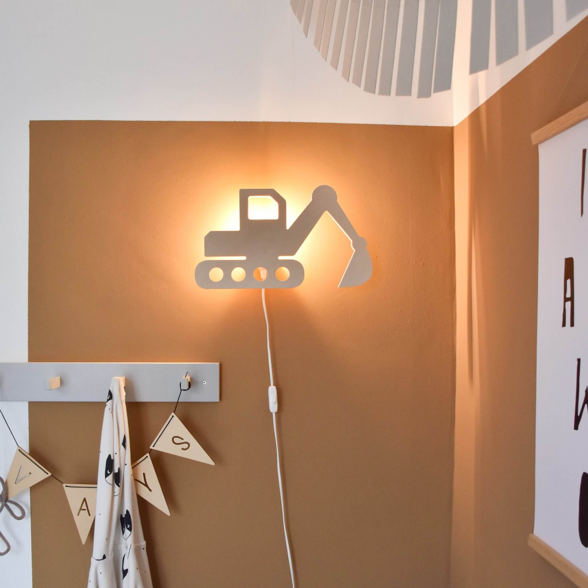 Houten wandlamp kinderkamer | Graafmachine - toddie.nl