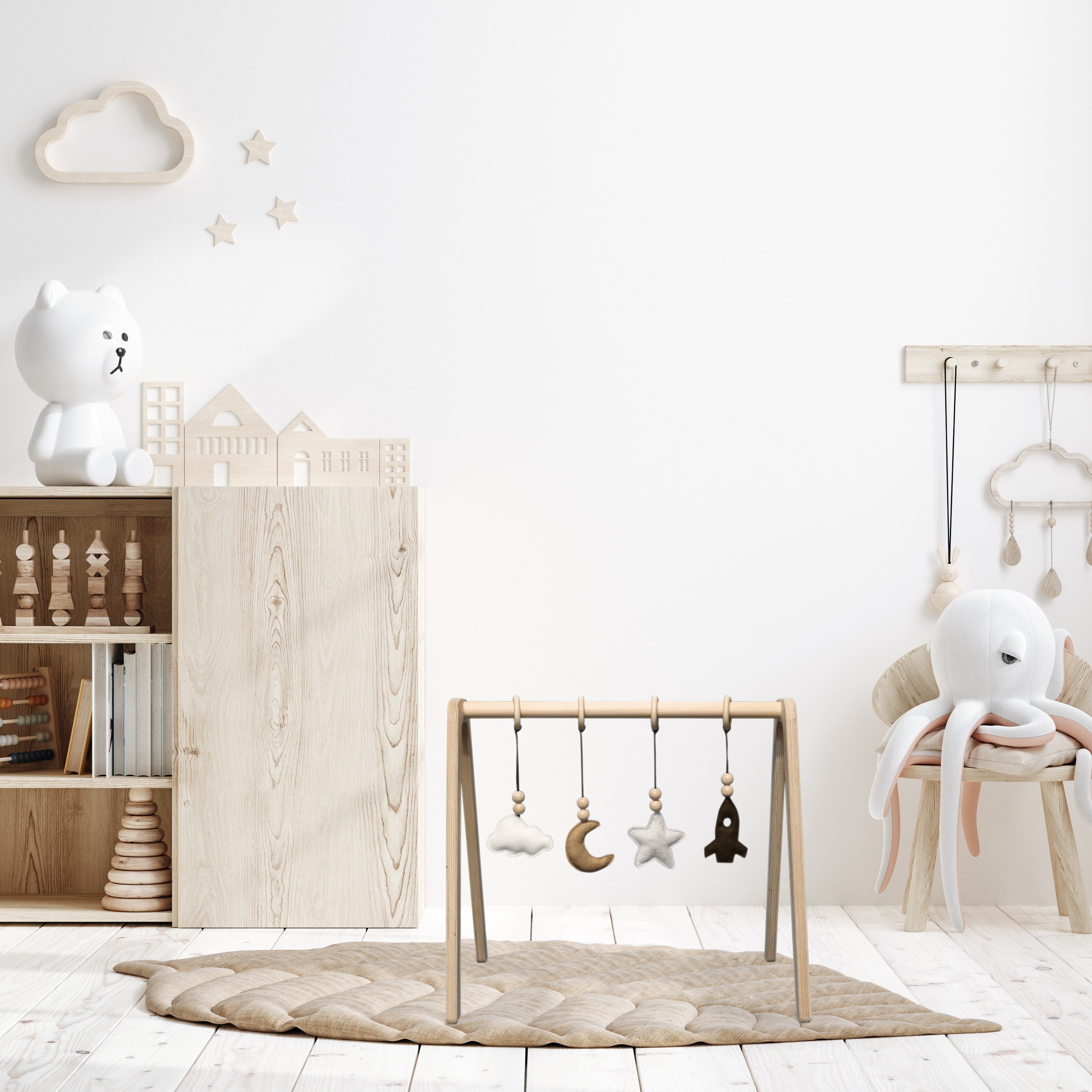 Blank houten babygym , met ruimte hangers , speelboog massief hout - toddie.nl