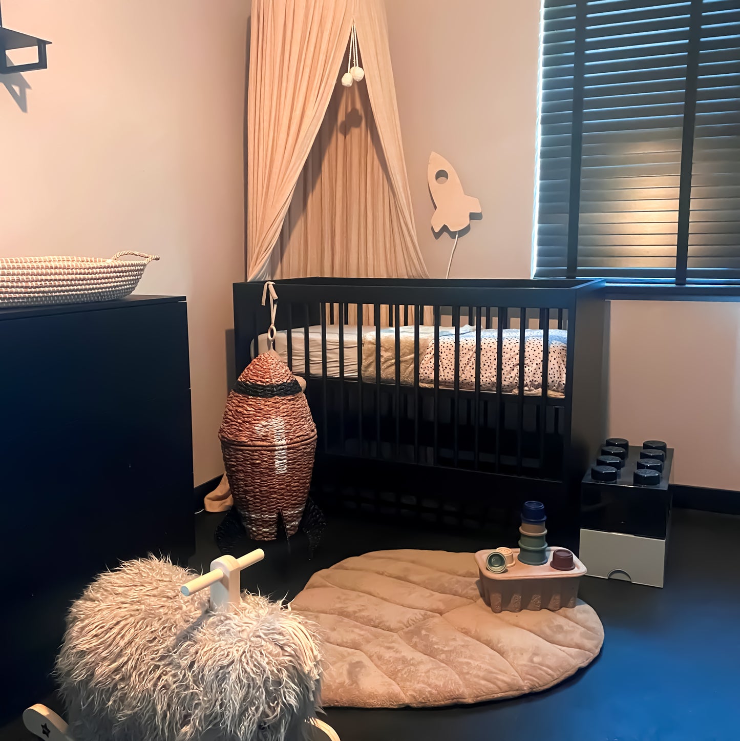 Houten wandlamp kinderkamer | Raket - toddie.nl