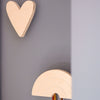 Afbeelding in Gallery-weergave laden, Blank houten wandhaken kinderkamer | Regenboog en hart - toddie.nl