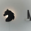 Afbeelding in Gallery-weergave laden, Houten wandlamp kinderkamer | Paard - zwart - toddie.nl