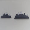 Afbeelding in Gallery-weergave laden, Grijze houten wandplank bergen, plank kinderkamer | Mountie - toddie.nl