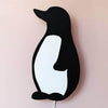 Afbeelding in Gallery-weergave laden, Houten wandlamp kinderkamer | Pinguin - toddie.nl